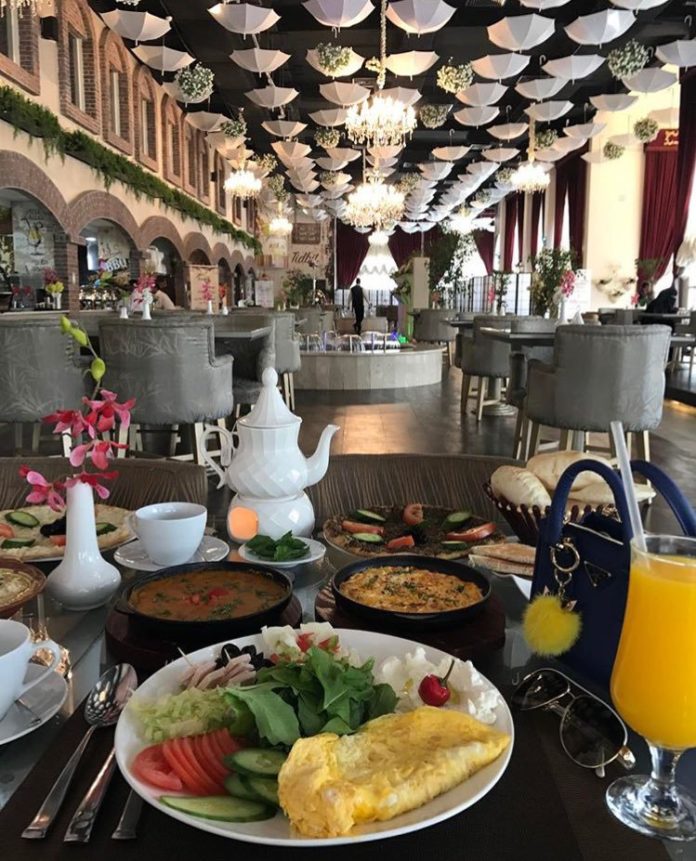 دليل مطاعم الرياض.. مع أرقام هواتفها وعناوين فروعها والتفاصيل كاملة