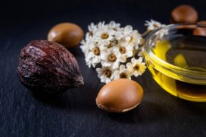 طريقة زيت الارغان للشعر