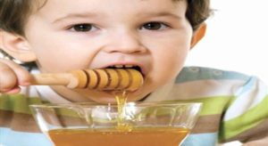 فوائد العسل للأطفال على الريق 